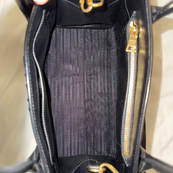 Authentic Prada Monochrome Tote Bag - Picture 5 of 5